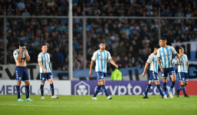 Buenos Aires, Argentina.- In the photos taken on May 4, 2023, during the match between Racing Club and Jorge Sampaoli's Flamengo at the Cilindro de Avellaneda. Racing drew 1-1 with Flamengo and maintains the leadership of Group A of the Copa Libertadores de América with 7 points. At the end of the first half, Gabriel Barbosa opened the score for Mengao and Nicolás Oroz equalized it at 74, with a free kick.