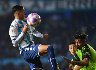 Buenos Aires, Argentina.- In the photos taken on June 22, 2023, during the match between Racing and Barracas Central in the Cilindro de Avellaneda, for the 21st. day of the Professional Football League. Racing and Barracas Central tied. The “Academia” goal was scored by Aníbal Moreno 20 minutes into the first stage, while Francisco Álvarez equalized for “Guapo” at 40 minutes of the second half.