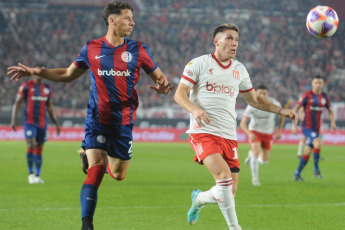 La Plata, Argentina.- In the photos taken on June 21, 2023, during the match between Estudiantes and San Lorenzo for date 21 of the Professional Football League at the Jorge Luis Hirschi stadium, in the city of La Plata. Estudiantes and San Lorenzo tied 1-1, a result that will be celebrated by the leader River Plate. San Lorenzo is in third position with 38 units, while Estudiantes is 11 behind the only pointer that the LPF has.