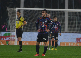 Córdoba, Argentina.- En las fotos tomadas el 10 de julio del 2023, durante el partido entre Tallere y Unión por la fecha 24 de la Liga Profesional en el Estadio Mario Alberto Kempes. Talleres igualó 0-0 contra Unión, un resultado que postergó la coronación de River Plate. El Millonario se aseguró el primer lugar y este resultado obliga a la T a ganar el próximo viernes ante Huracán en Parque Patricios para seguir su disputa el torneo.