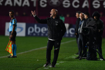 Lanús, Argentina.- In the photos taken on July 4, 2023, during the match between Vélez and Lanús on matchday 23 of the Argentine Professional League at the Ciudad de Lanús Stadium. Vélez beat Lanús 1-0 as a visitor, with a goal from Walter Bou, after 42 minutes. On the next date, Vélez will face Godoy Cruz, while Lanús will have Defensa y Justicia as a rival.