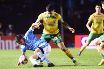Santa Fe, Argentina.- In the photos taken on September 6, 2023, during the match between Defensa y Justicia and Estudiantes, from Río Cuarto at the Brigadier General Estanislao López Stadium. Defensa y Justicia qualified for the quarterfinals of the Argentine Cup after beating Estudiantes de Río Cuarto on penalties (6-5) after a goalless draw in regulation time.