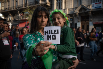 Buenos Aires, Argentina.- In the photos taken on September 28, 2023, thousands of women, diversities, independent activists and organizations marched from Plaza de Mayo to Congress in defense of "safe and free abortion, for ESI and for lives worthy", "against the right, the adjustment and the International Monetary Fund (IMF)", under the cry "freedom is ours".