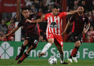 Córdoba, Argentina.- In the photos taken on September 20, 2023, during the match between Instituto and Colón for matchday 5 of the League Cup at the Estadio Monumental Presidente Perón. Instituto beat Colón 3-1 at home. For Instituto the goals were scored by Adrián Martínez (at 11, 71 minutes) and Nicolás Barrientos (at 93 minutes). For Colón the goal was scored by Ramón Ábila (at 7 minutes).