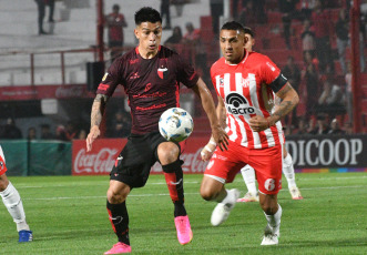 Córdoba, Argentina.- In the photos taken on September 20, 2023, during the match between Instituto and Colón for matchday 5 of the League Cup at the Estadio Monumental Presidente Perón. Instituto beat Colón 3-1 at home. For Instituto the goals were scored by Adrián Martínez (at 11, 71 minutes) and Nicolás Barrientos (at 93 minutes). For Colón the goal was scored by Ramón Ábila (at 7 minutes).