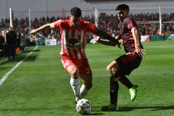 Córdoba, Argentina.- In the photos taken on September 20, 2023, during the match between Instituto and Colón for matchday 5 of the League Cup at the Estadio Monumental Presidente Perón. Instituto beat Colón 3-1 at home. For Instituto the goals were scored by Adrián Martínez (at 11, 71 minutes) and Nicolás Barrientos (at 93 minutes). For Colón the goal was scored by Ramón Ábila (at 7 minutes).