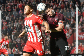 Córdoba, Argentina.- In the photos taken on September 20, 2023, during the match between Instituto and Colón for matchday 5 of the League Cup at the Estadio Monumental Presidente Perón. Instituto beat Colón 3-1 at home. For Instituto the goals were scored by Adrián Martínez (at 11, 71 minutes) and Nicolás Barrientos (at 93 minutes). For Colón the goal was scored by Ramón Ábila (at 7 minutes).