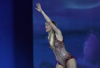 Buenos Aires.- En las fotos del 9 de noviembre, 2023, Taylor Swift , abrio hoy el primer show de los 3 programados en el país con con entradas agotadas en el estadio Monumental de River Plate.