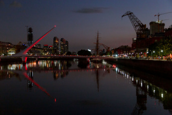 Buenos Aires, Argentina.- En la foto tomada el 18 de enero de 2024,  edificios porteños iluminados reclamando la liberación de todos los secuestrados por el grupo terrorista Hamas, y en particular por el bebé de un año, Kfir Bibas, quién fue secuestrado en Israel el pasado 7 de octubre junto a toda su familia.