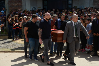 Santa Fe, Argentina.- In the archive photo of February 16, 2019, relatives participate in the funeral of Emiliano Sala in his city Progreso, in Santa Fe, Argentina. A plane crash that shocked the world of international football and generated a subsequent economic conflict between two European institutions, It was impossible to know if the footballer Emiliano Sala could crystallize in the United Kingdom those qualities that he had exhibited in the League I of France.