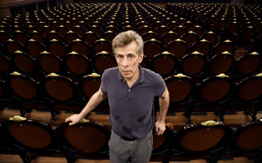 Buenos Aires- In the archive photo of March 10, 2023, the British Jan Latham-Koenig, who was charged in London for sexual crimes against minors, was dismissed today from his position as musical director of the Teatro Colón in Buenos Aires following the dissemination of the case by the police authorities of that European country, where he was even detained on Wednesday.