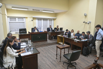 Buenos Aires, Argentina.- En las fotos tomadas el 19 de febrero del 2024, en los Tribunales de la Ciudad de Buenos Aires, continúa el juicio contra el empresario, exsenador y tres veces gobernador de Tucumán, José Alperovich, acusado de nueve delitos contra la integridad sexual en perjuicio de su sobrina y exempleada. Cinco testigos que declararon en el juicio oral y público apoyaron la acusación contra Alperovich.