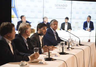 Buenos Aires, Argentina.- En las fotos tomadas el 27 de febrero del 2024, los gobernadores de las provincias patagónicas reclamaron la apertura de un "diálogo" al gobierno nacional, exigieron que termine con los "agravios" que se sucedieron en el conflicto con la provincia de Chubut por la coparticipación y anunciaron la confección de un “manifiesto patagónico” que será presentado en una reunión con mandatarios y legisladores de la región, a la que invitaron al presidente Javier Milei.