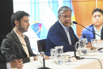 Buenos Aires, Argentina.- En las fotos tomadas el 27 de febrero del 2024, los gobernadores de las provincias patagónicas reclamaron la apertura de un "diálogo" al gobierno nacional, exigieron que termine con los "agravios" que se sucedieron en el conflicto con la provincia de Chubut por la coparticipación y anunciaron la confección de un “manifiesto patagónico” que será presentado en una reunión con mandatarios y legisladores de la región, a la que invitaron al presidente Javier Milei.