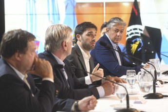 Buenos Aires, Argentina.- En las fotos tomadas el 27 de febrero del 2024, los gobernadores de las provincias patagónicas reclamaron la apertura de un "diálogo" al gobierno nacional, exigieron que termine con los "agravios" que se sucedieron en el conflicto con la provincia de Chubut por la coparticipación y anunciaron la confección de un “manifiesto patagónico” que será presentado en una reunión con mandatarios y legisladores de la región, a la que invitaron al presidente Javier Milei.