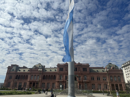 Por la muerte del Papa, Gobierno argentino decreta siete días de duelo nacional
