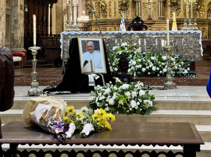 Vigilia en Buenos Aires tras la muerte del papa Francisco