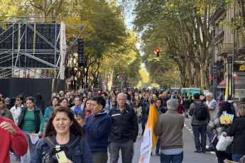 Buenos Aires, Argentina.- En las fotos, durante la misa en homenaje al papa Francisco en la Catedral Metropolitana de la Ciudad de Buenos Aires, Argentina el 26 de abril del 2025. La capital argentina se sumó a la despedida del Papa argentino con una jornada de actividades encabezadas por el arzobispo, Jorge García Cuerva. A las 10 de este sábado, se inició en la Catedral de Buenos Aires -donde Bergoglio fue Cardenal- una misa por el eterno descanso del Pontífice, fallecido el lunes pasado a los 88 años.