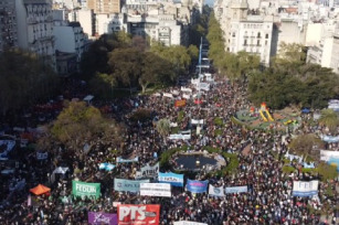 Argentina: marcha federal contra el veto de Javier Milei al financiamiento universitario