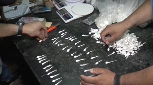 Operativo policial con decomiso de droga en la Ciudad de Buenos Aires